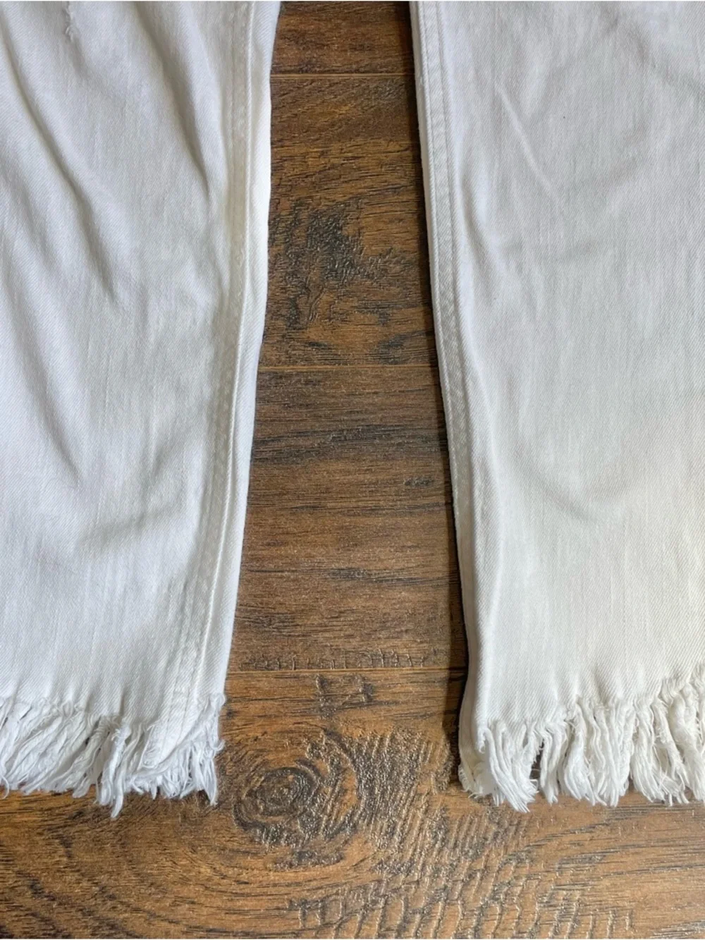 Free People Jeans‎ Women’s Size 27 White Frayed Hem. 61855-16515125